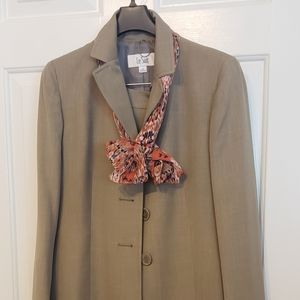 Le Suit Pants Suit - size 4